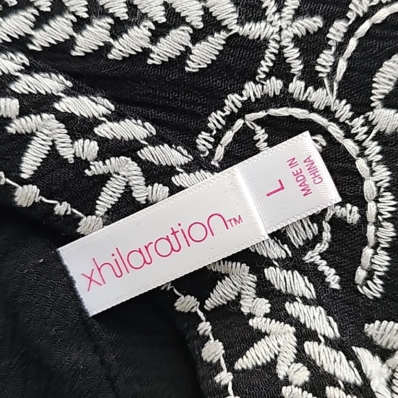 🟡XHILARATION Cold-Shoulder Tunic (Black, L) - Picture 10 of 11